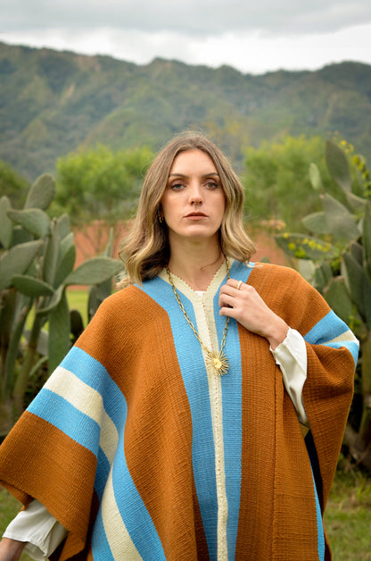 Poncho "Yapeyú" Telar Criollo