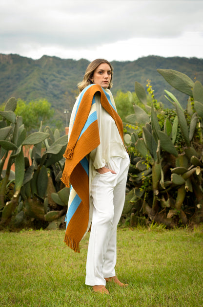 Poncho "Yapeyú" Telar Criollo