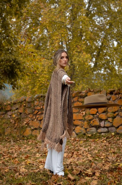 Ruana "Araucana" Llama Baby en Telar