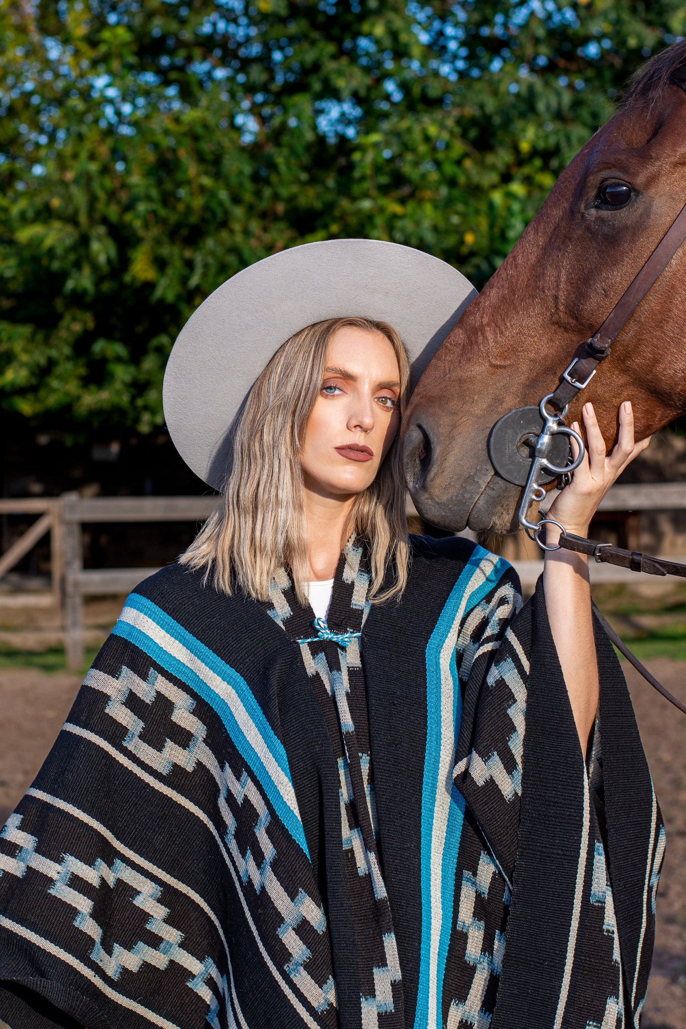 Poncho “Saenz Peña" Obra en Telar Criollo