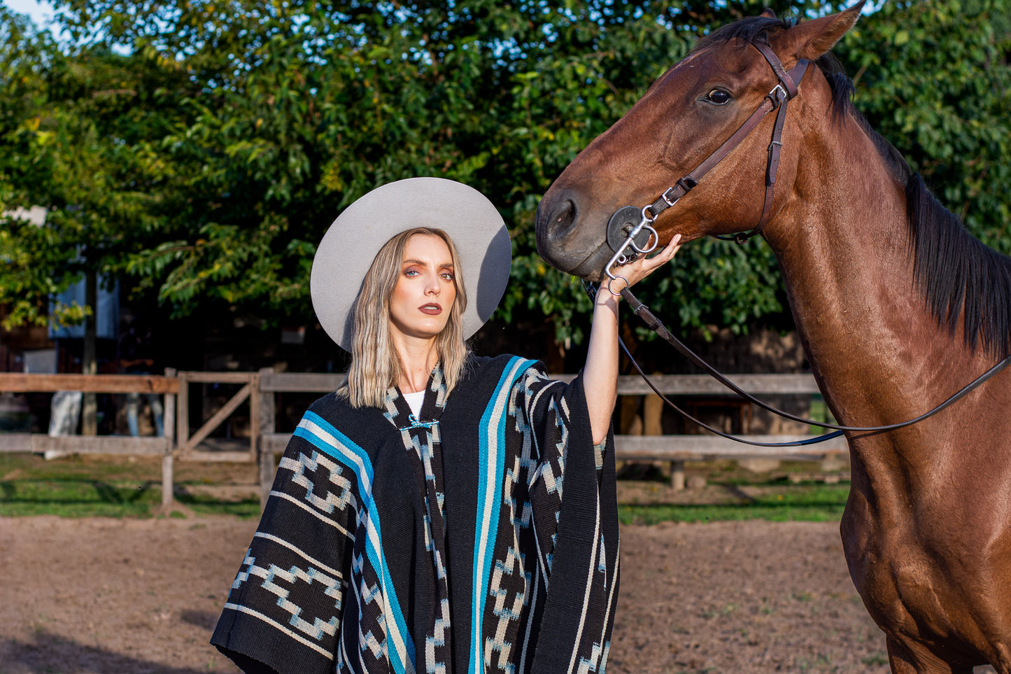 Poncho “Saenz Peña" Obra en Telar Criollo