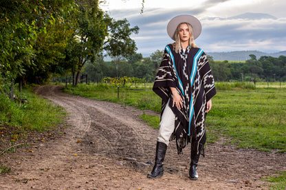 Poncho “Saenz Peña" Obra en Telar Criollo