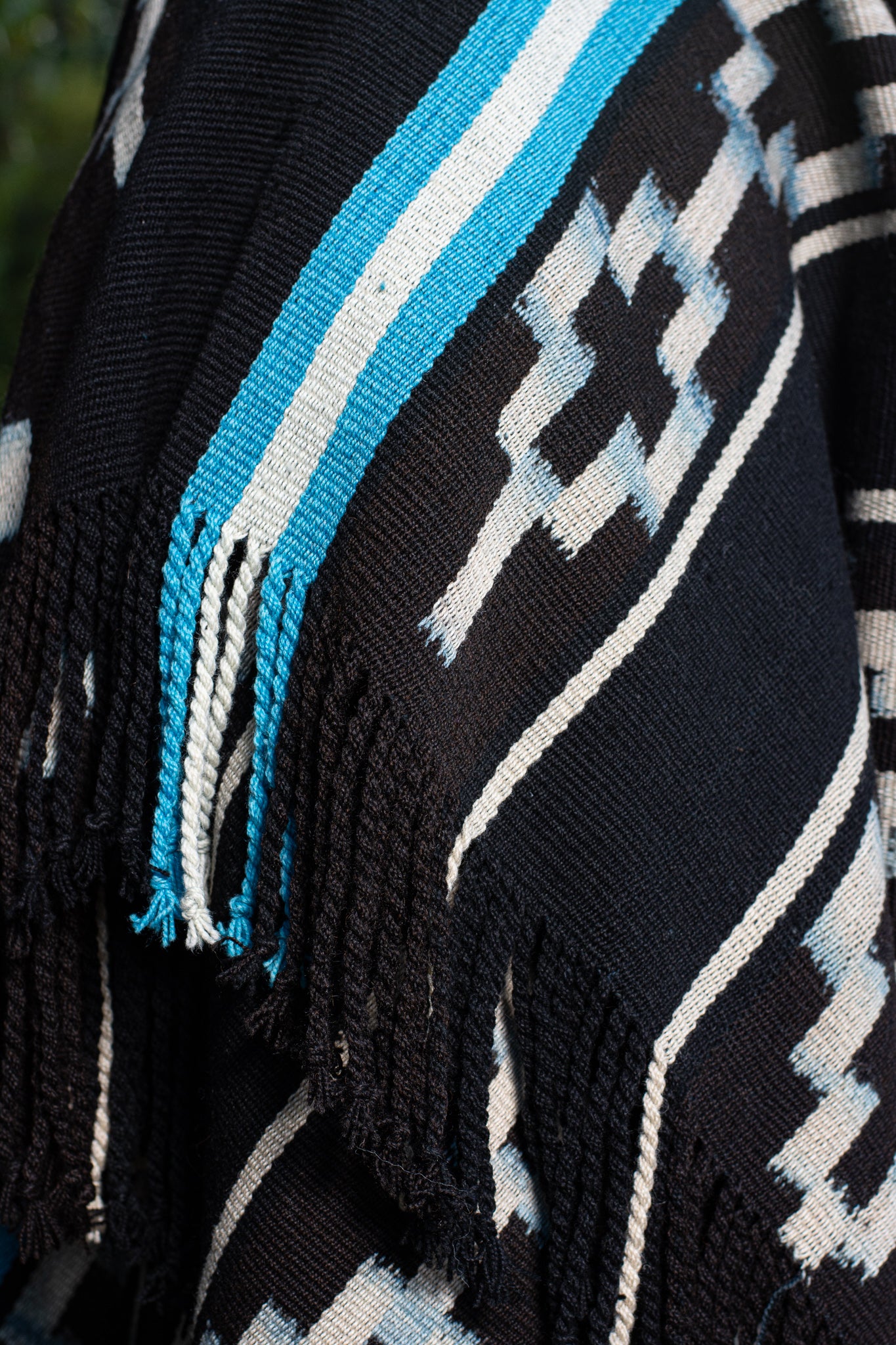 Poncho “Saenz Peña" Obra en Telar Criollo