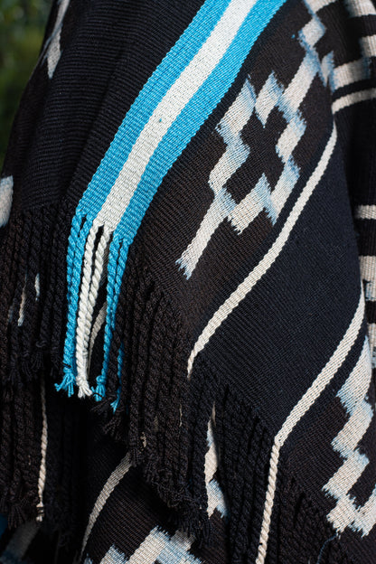 Poncho “Saenz Peña" Obra en Telar Criollo