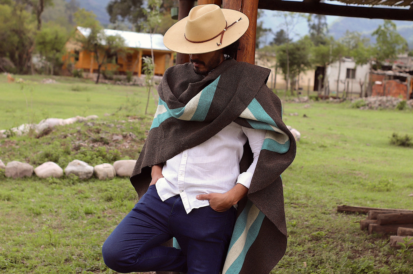 Poncho "Alvear" Telar Criollo