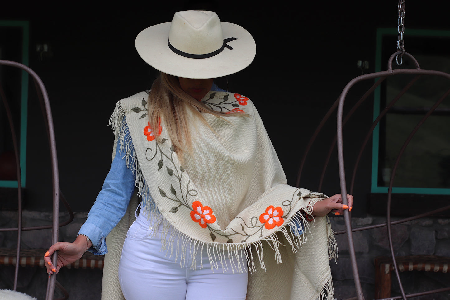 Poncho Bordado "Tandil" Telar Criollo